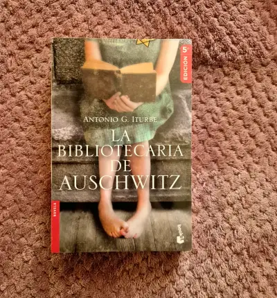 Libro 'La Bibliotecaria de Auschwitz' de Antonio G. Iturbe - miniatura 1