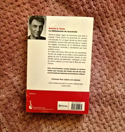 Libro 'La Bibliotecaria de Auschwitz' de Antonio G. Iturbe - miniatura 2