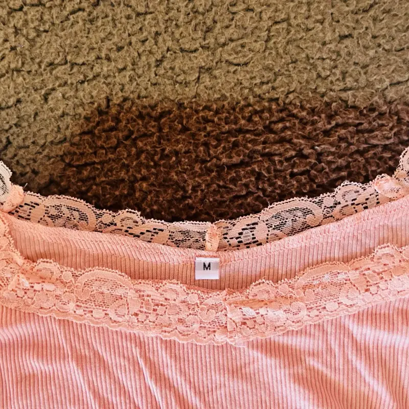 Blusa rosada con encaje para mujer - 2