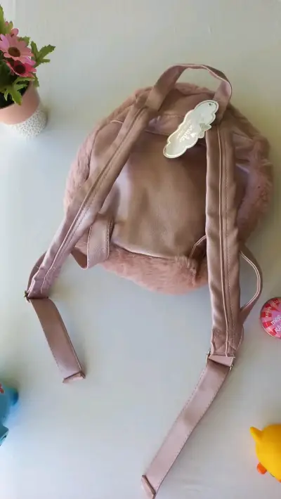 Mochila infantil de peluche con diseño de conejo - miniatura 3