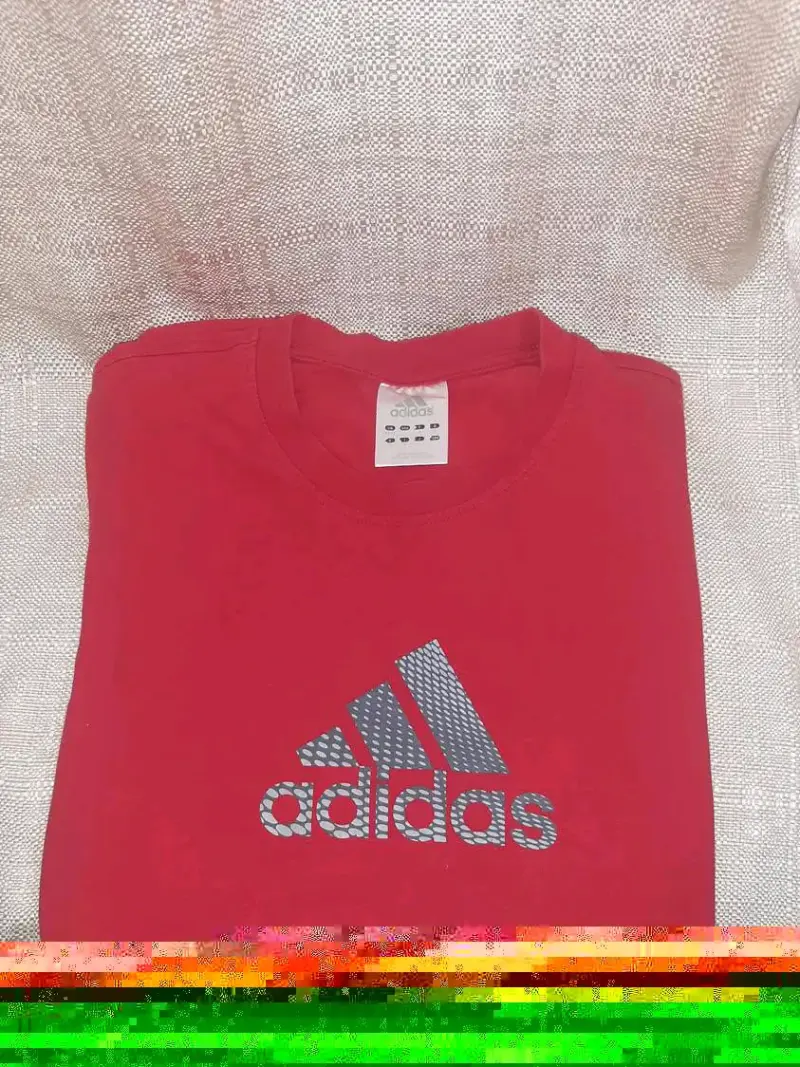 Polera roja Adidas para hombre