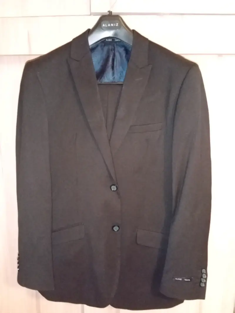 Traje formal negro para hombre - 1