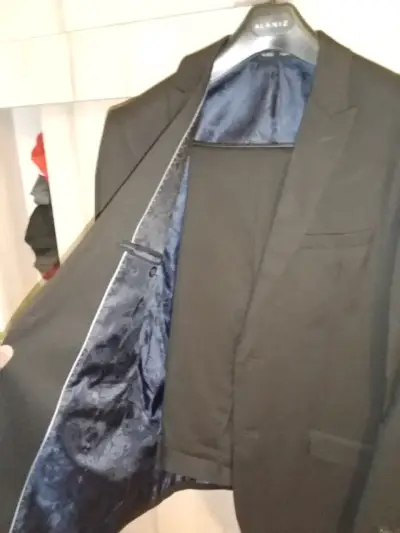 Traje formal negro para hombre - miniatura 2
