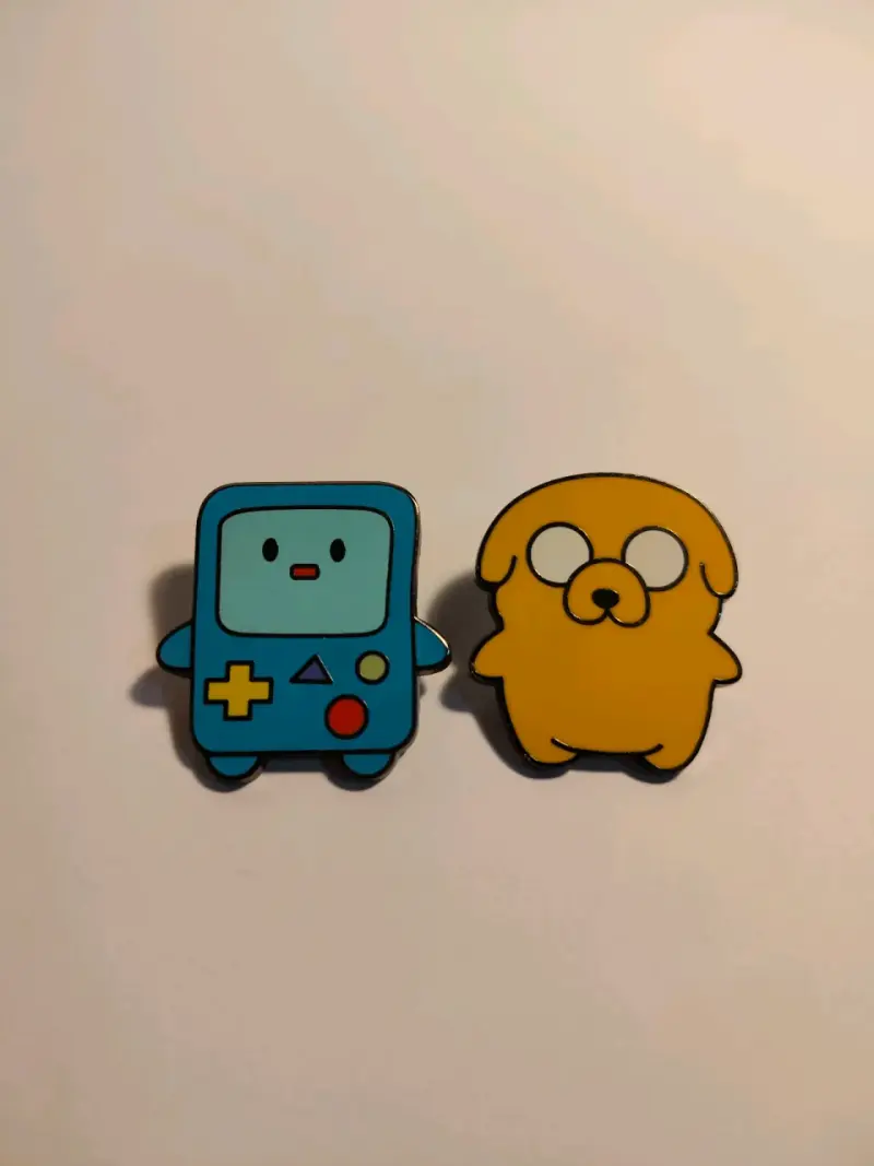 Pins de personajes animados BMO y Jake - 1