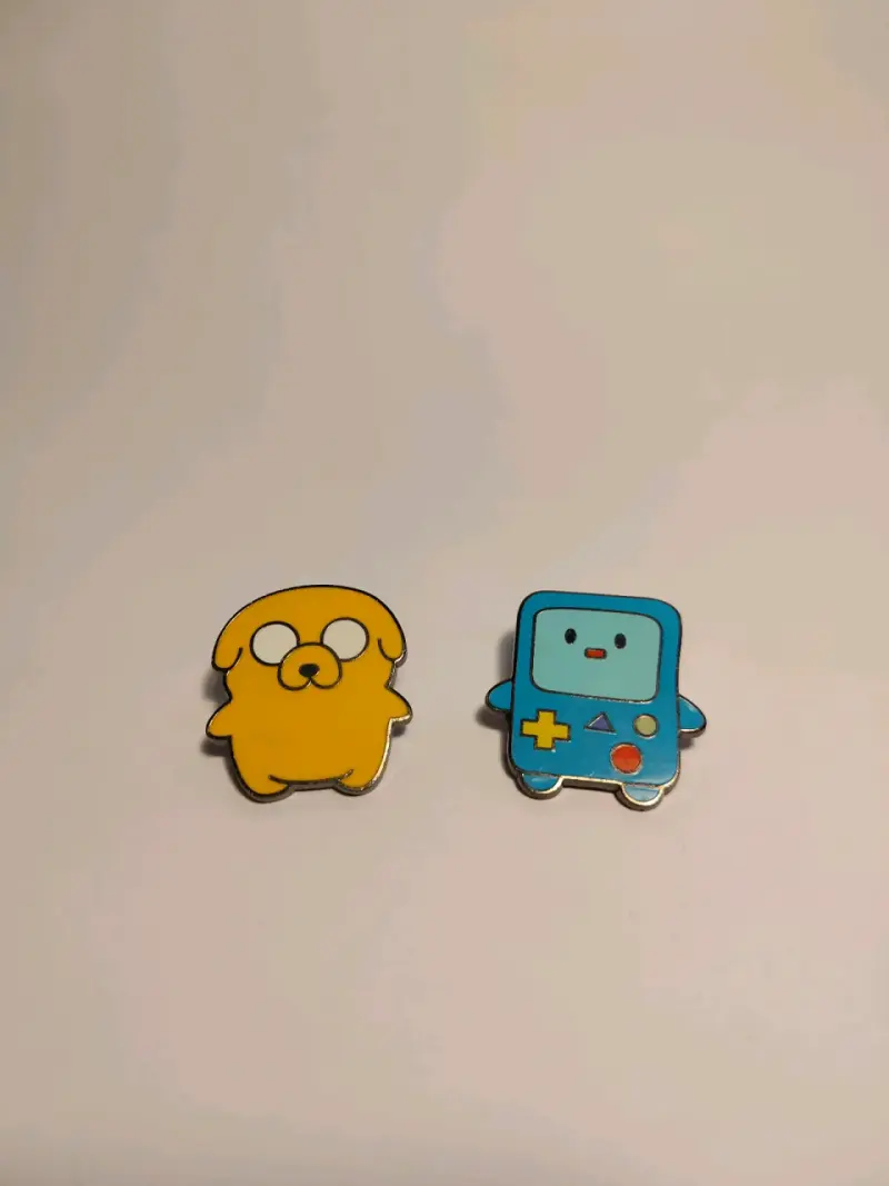 Pins de personajes animados BMO y Jake - 2
