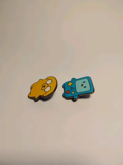 Pins de personajes animados BMO y Jake - miniatura 3