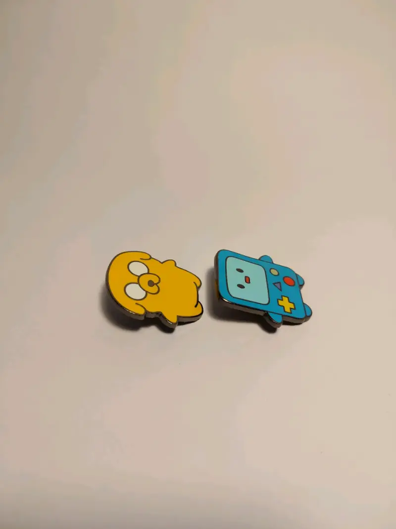 Pins de personajes animados BMO y Jake - 4