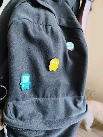 Pins de personajes animados BMO y Jake - miniatura 6