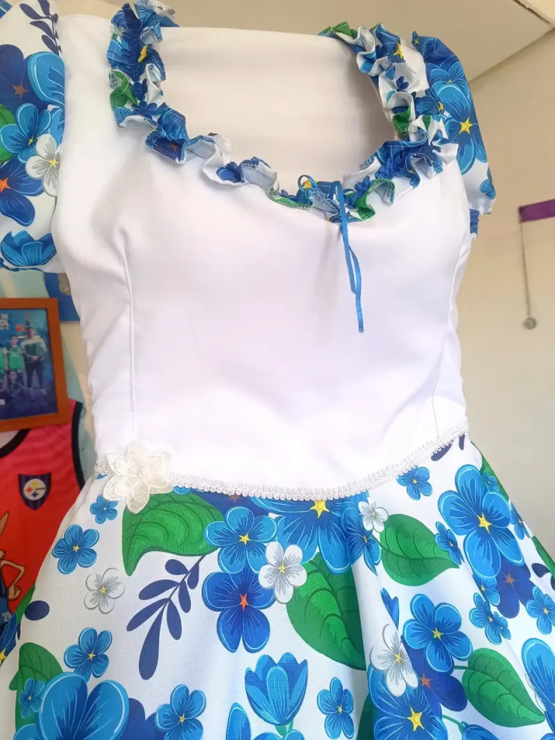 Vestido folclórico con estampado floral - 6