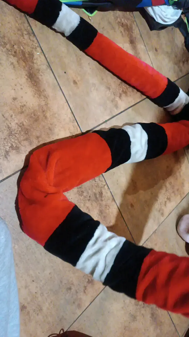 Peluche gigante de serpiente roja y negra de 5 M - 3