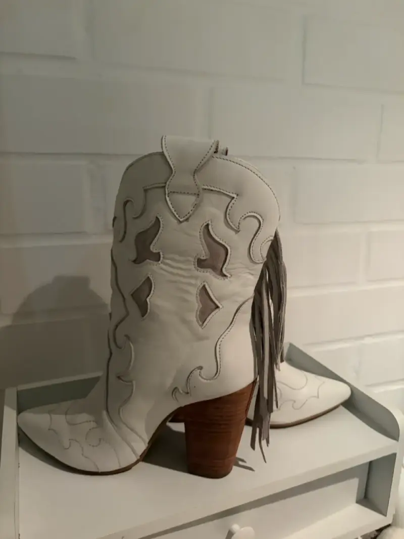 Botas vaqueras blancas con flecos - 1