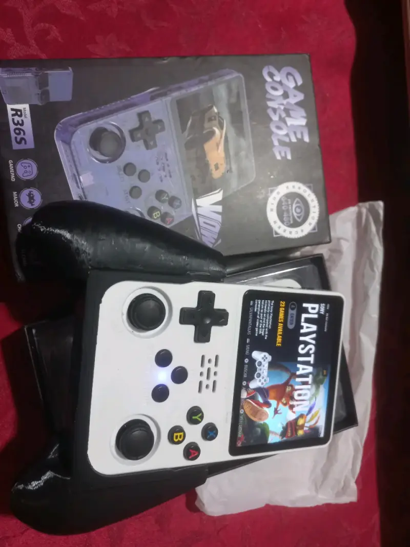 Consola portátil R36s con más de 5mil juegos - 2