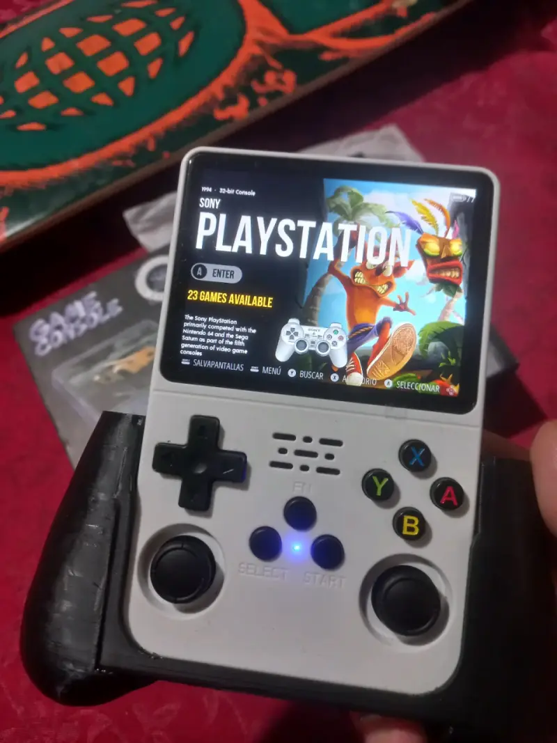 Consola portátil R36s con más de 5mil juegos - 3