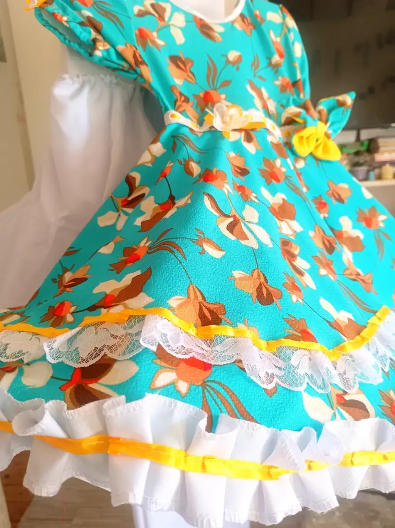 Vestido folclórico con estampado floral - 2