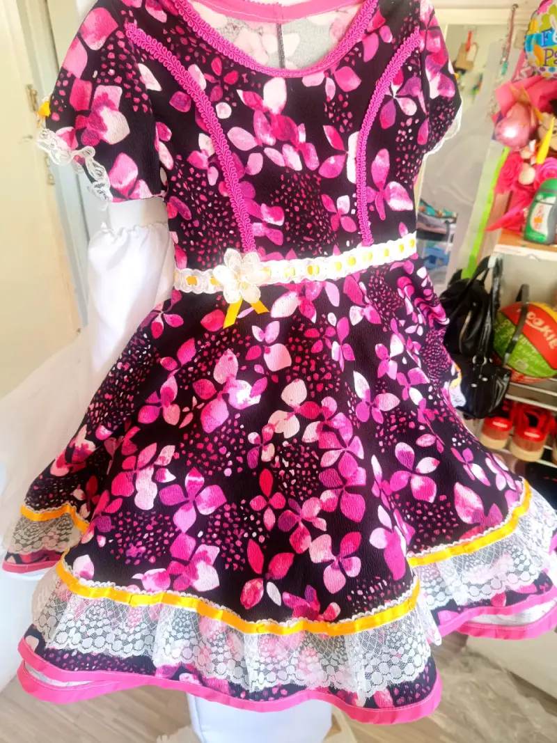 Vestido folclórico con estampado floral - 5