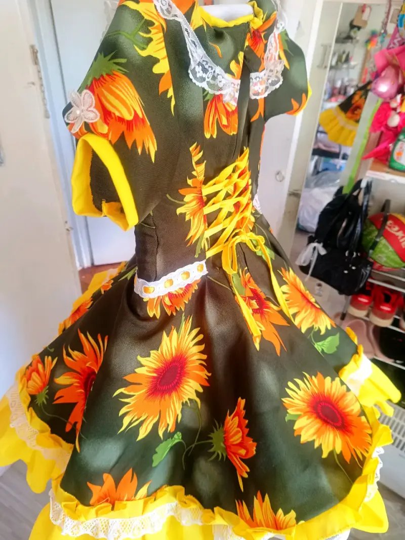 Vestido folclórico con estampado floral - 6