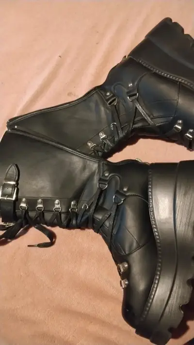 Botas góticas de plataforma negras para mujer - miniatura 1