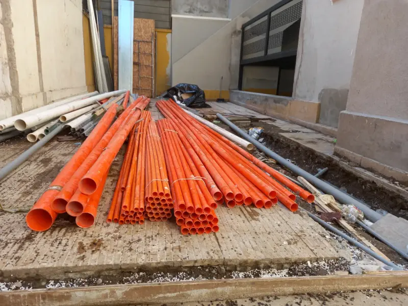 Tubos de PVC naranja para construcción - 1