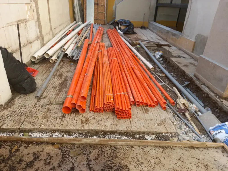 Tubos de PVC naranja para construcción - 2