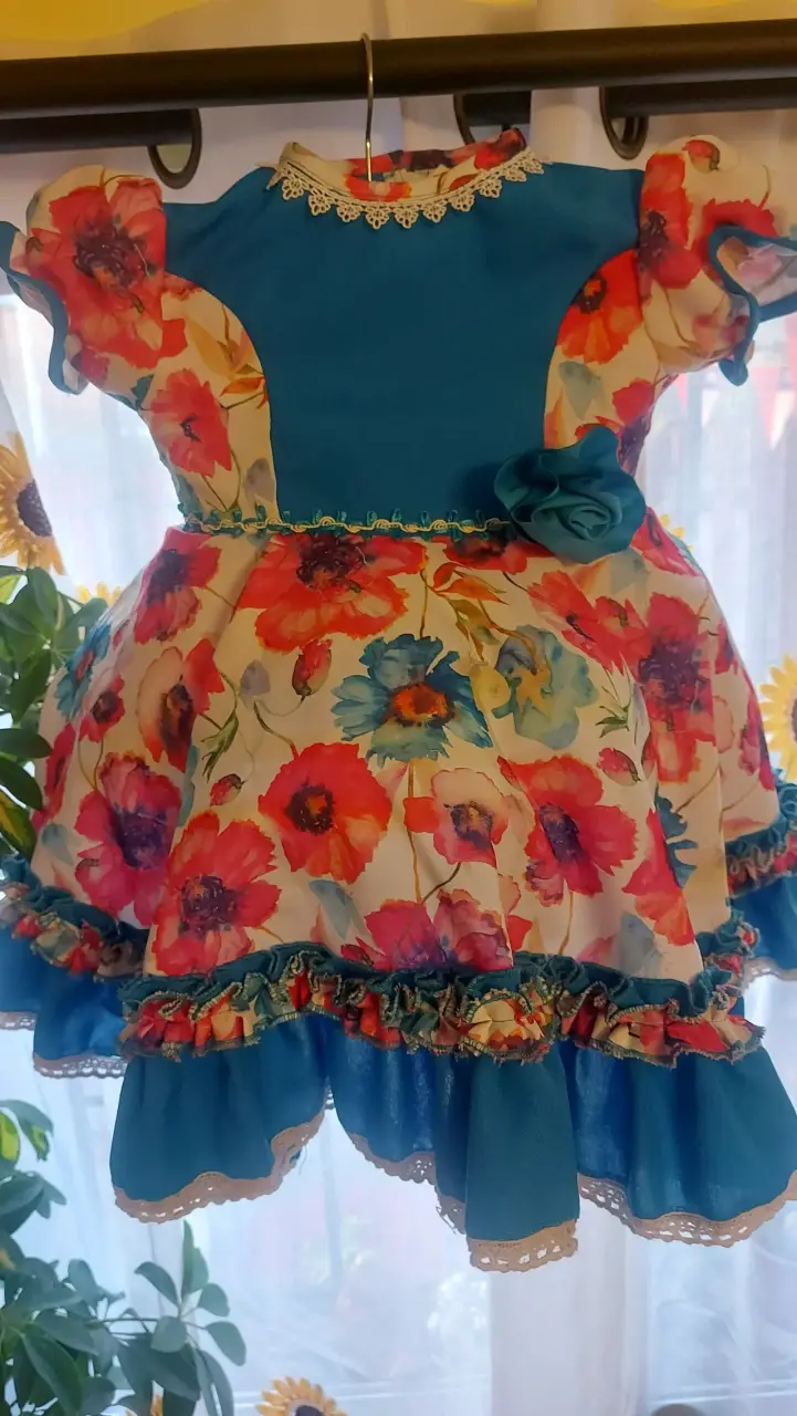 Vestido infantil floral con fondo azul - 6
