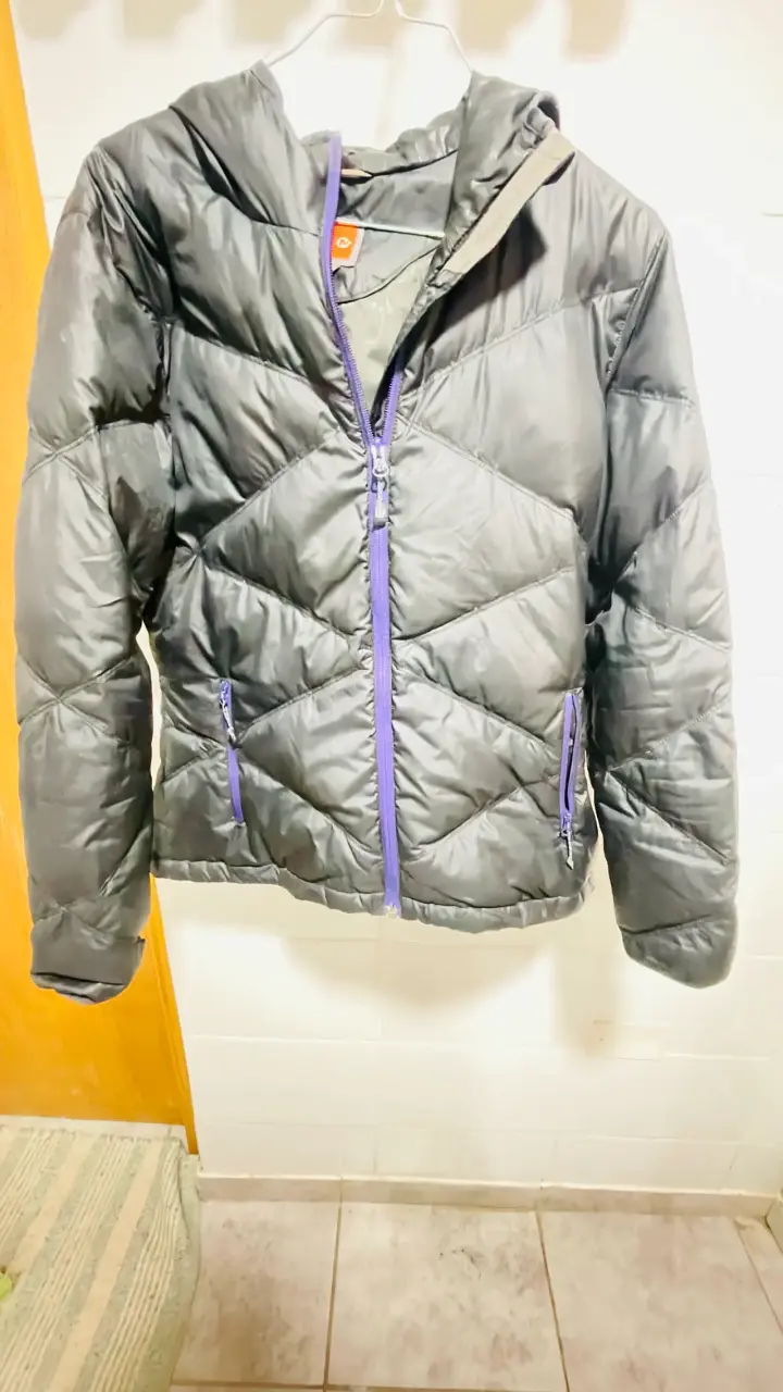 Chaqueta acolchada negra Merrell con capucha - 4