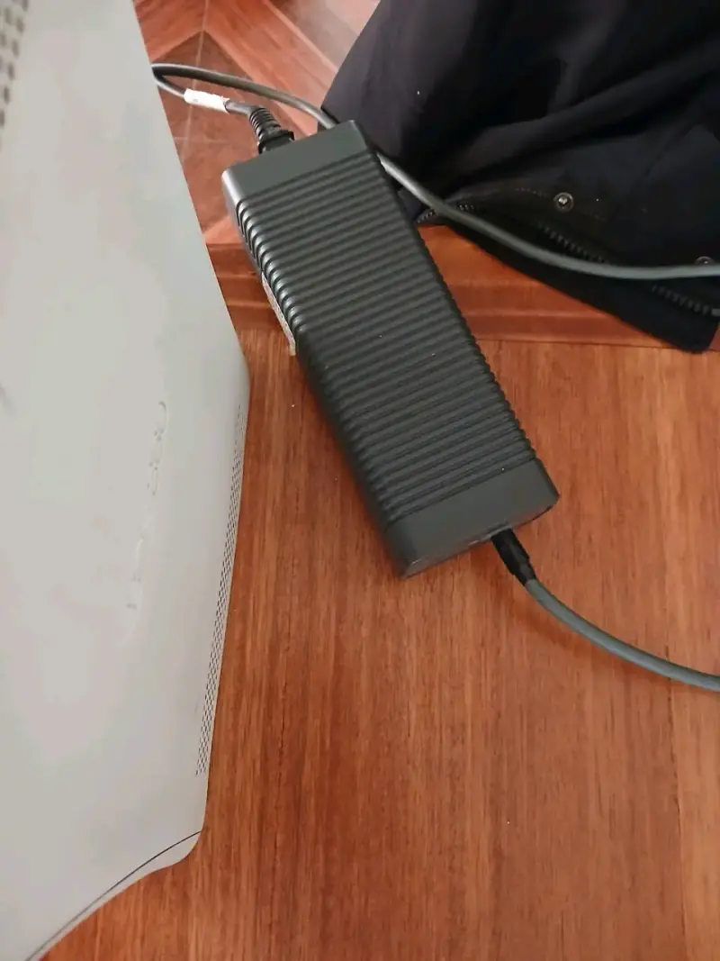 Consola Xbox 360 con fuente de poder - 4