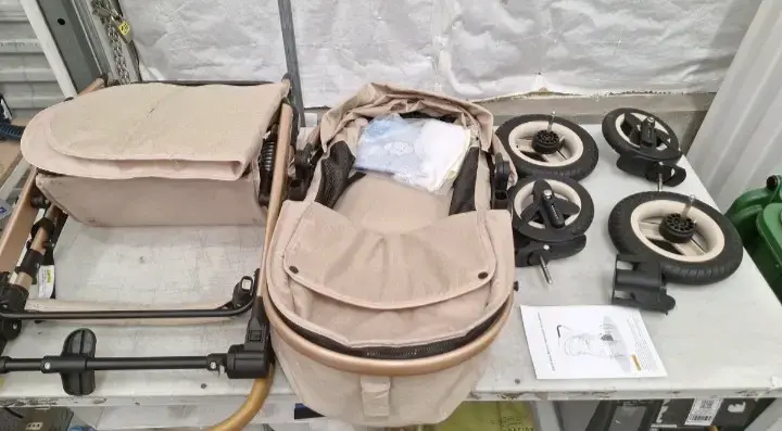 Coche de bebé plegable beige LuBabycas - 3