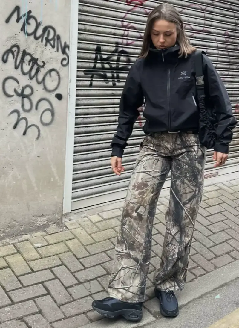 Pantalones camuflados de mujer estilo casual - 1