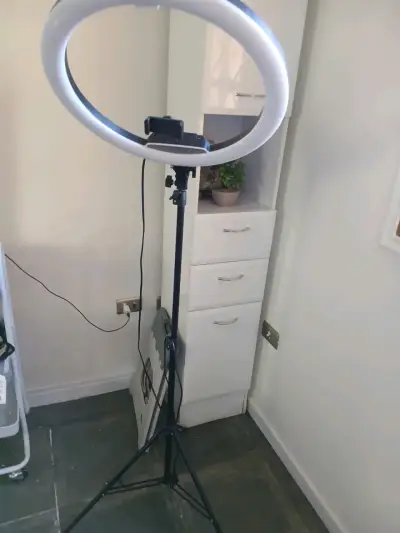 Aro de luz LED con trípode ajustable - miniatura 2