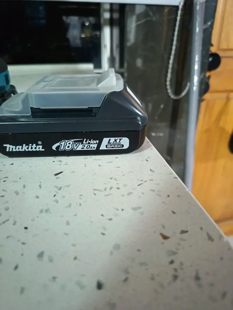 Taladro Inalámbrico Makita 18V con Cargador y 2 ba - 3