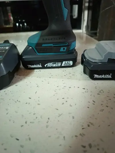 Taladro Inalámbrico Makita 18V con Cargador y 2 ba - miniatura 4