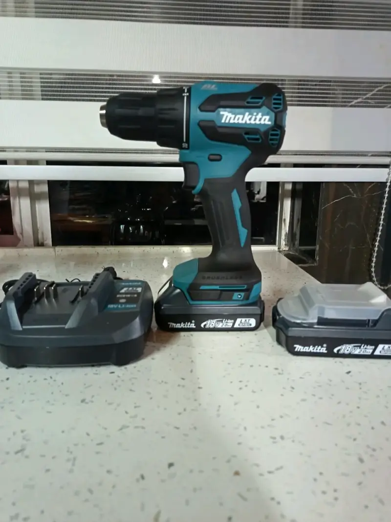 Taladro Inalámbrico Makita 18V con Cargador y 2 ba - 5