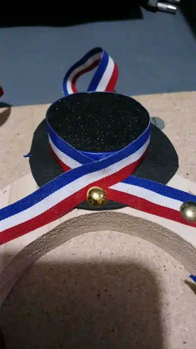 Decoración de madera con cintas tricolor - miniatura 5