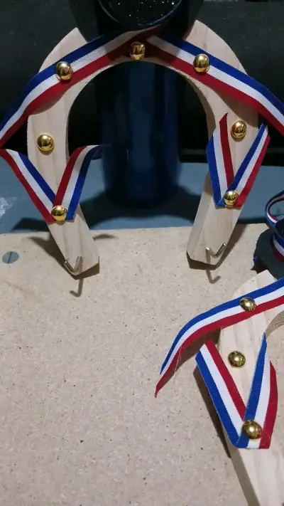 Decoración de madera con cintas tricolor - miniatura 6