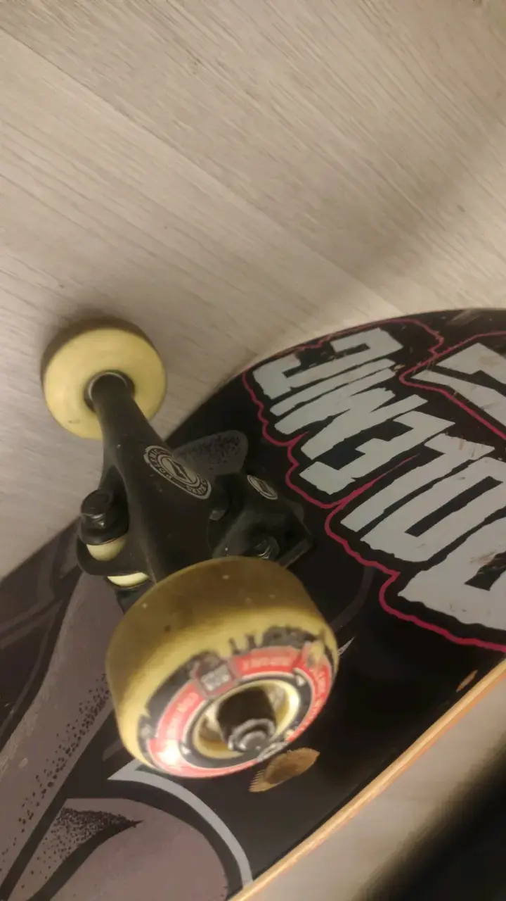 Skateboard Polémic con diseño gráfico - 4