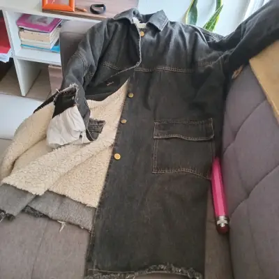 Chaqueta de mezclilla forrada con borrego - miniatura 1