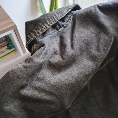 Chaqueta de mezclilla forrada con borrego - miniatura 4