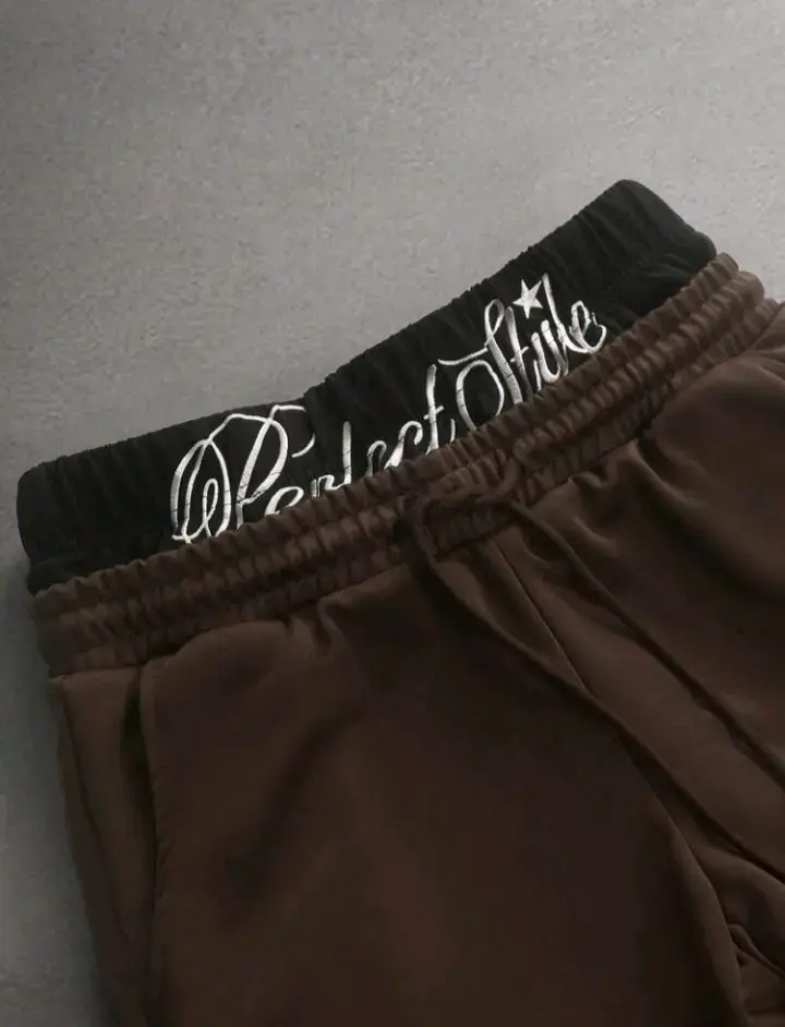 Pantalones baggy marrones con diseño de letras - 2