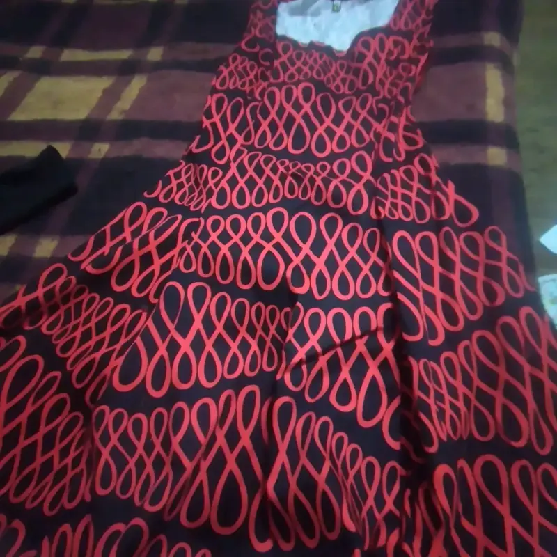 Vestido estampado rojo y negro elegante - 2