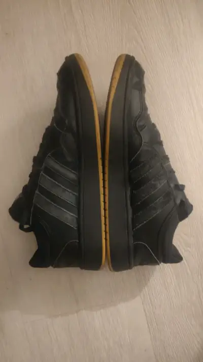 Zapatillas negras Adidas modelo clásico - miniatura 2