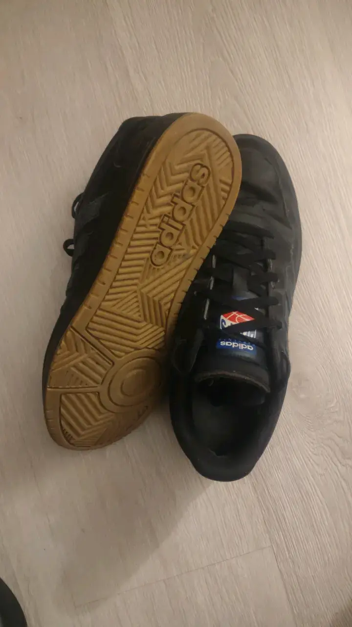 Zapatillas negras Adidas modelo clásico - 3