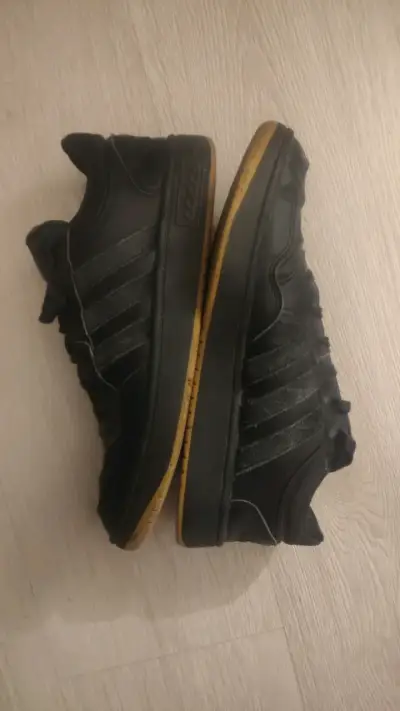 Zapatillas negras Adidas modelo clásico - miniatura 4