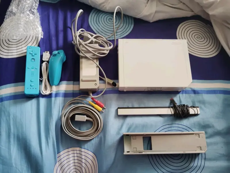 Consola Nintendo Wii con accesorios y controles - 1