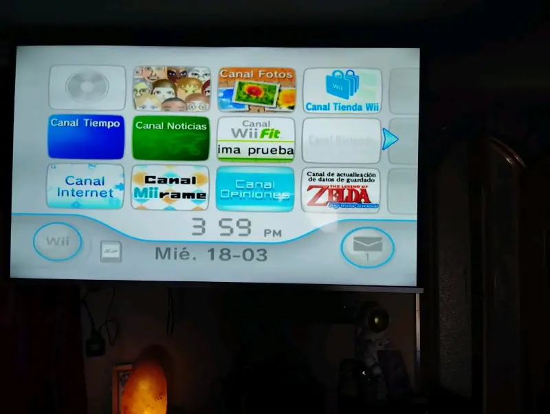 Consola Nintendo Wii con accesorios y controles - 4