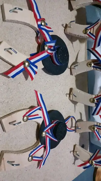 Adornos de herradura con cintas tricolor - miniatura 3