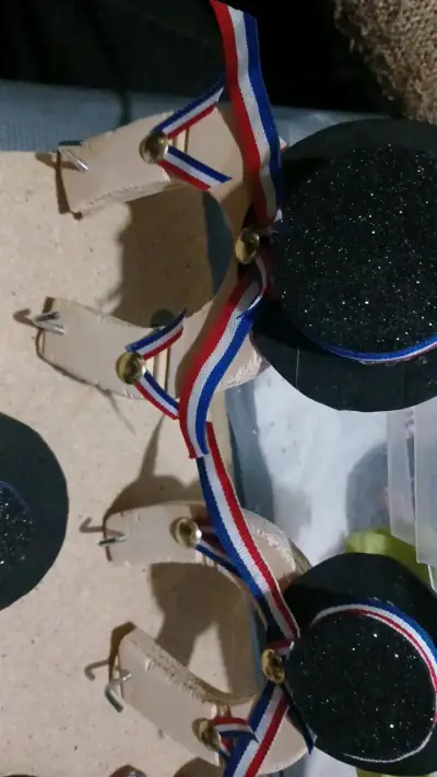 Adornos de herradura con cintas tricolor - miniatura 4