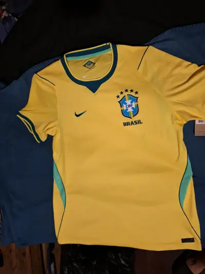 Camiseta de fútbol Brasil Nike amarilla, talla L - miniatura 2