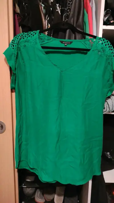 Blusa verde con encaje Alaniz talla M - miniatura 1
