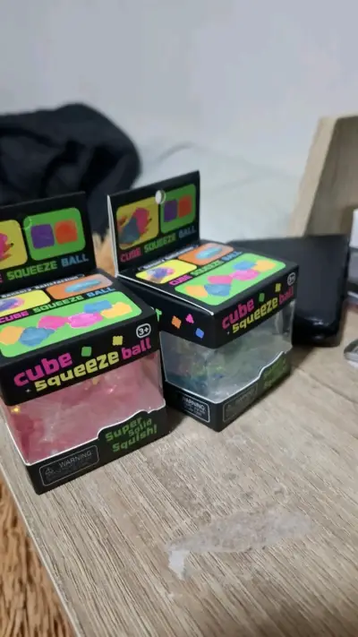 Cubo de gel antiestrés Cube Squeeze Ball - miniatura 2
