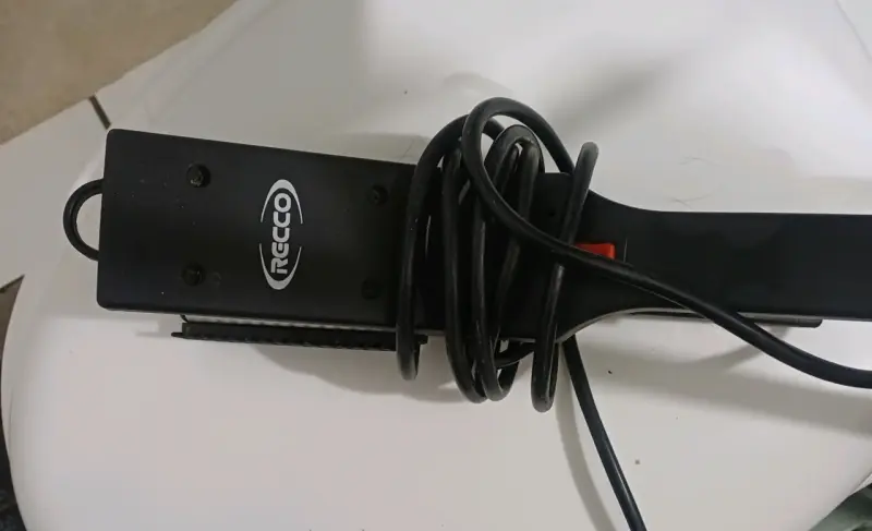Plancha de Pelo Recco Negra con Cable - 1